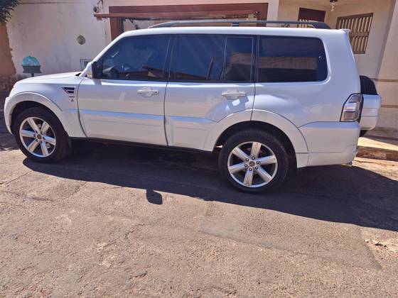 MITSUBISHI PAJERO FULL 3.2 HPE 4X4 16V TURBO INTERCOOLER DIESEL 4P AUTOMÁTICO